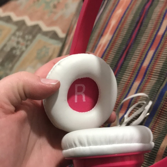 Pink and white earphones with aux cord - Picture 2 of 5